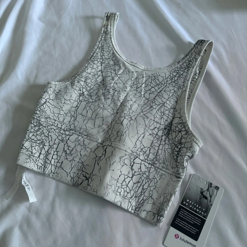 112 🆕🤍 Lululemon Power Pivot Tank Thread Dye - White Black